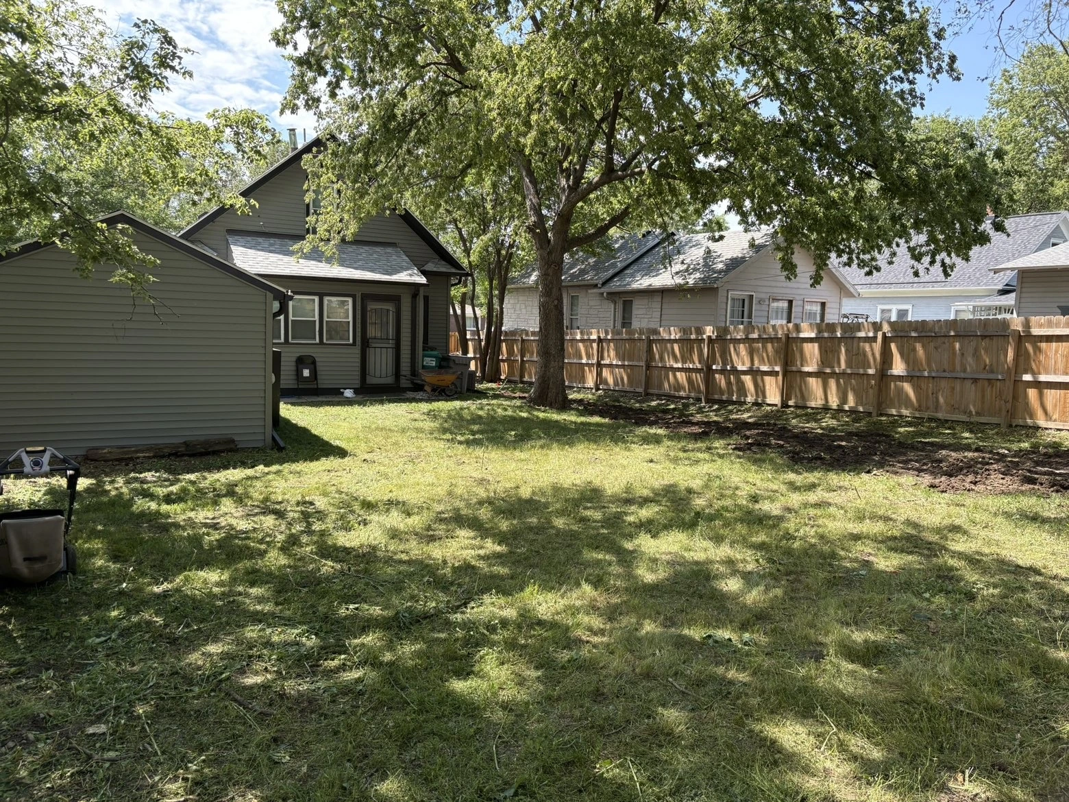 Property cleanup by Lucky Landscapes